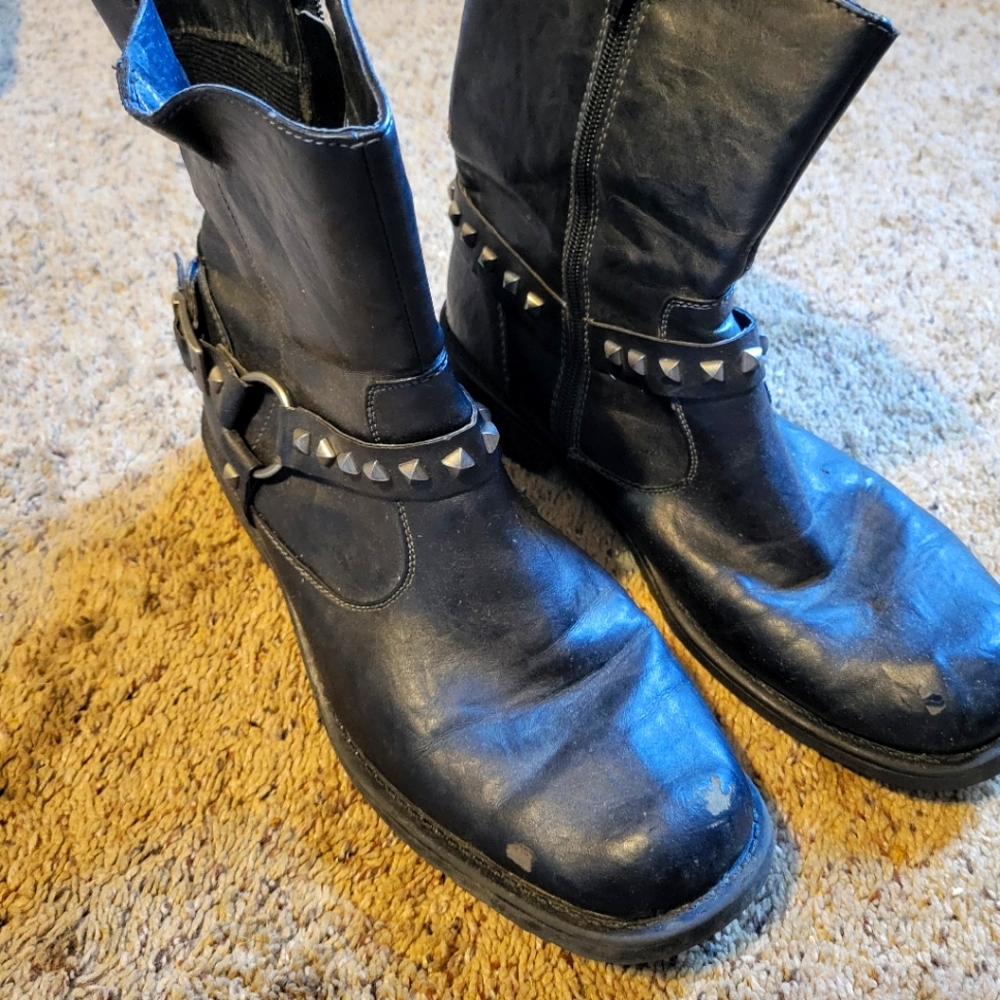 Men's Black Vintage Studded Leather Boots...size 9